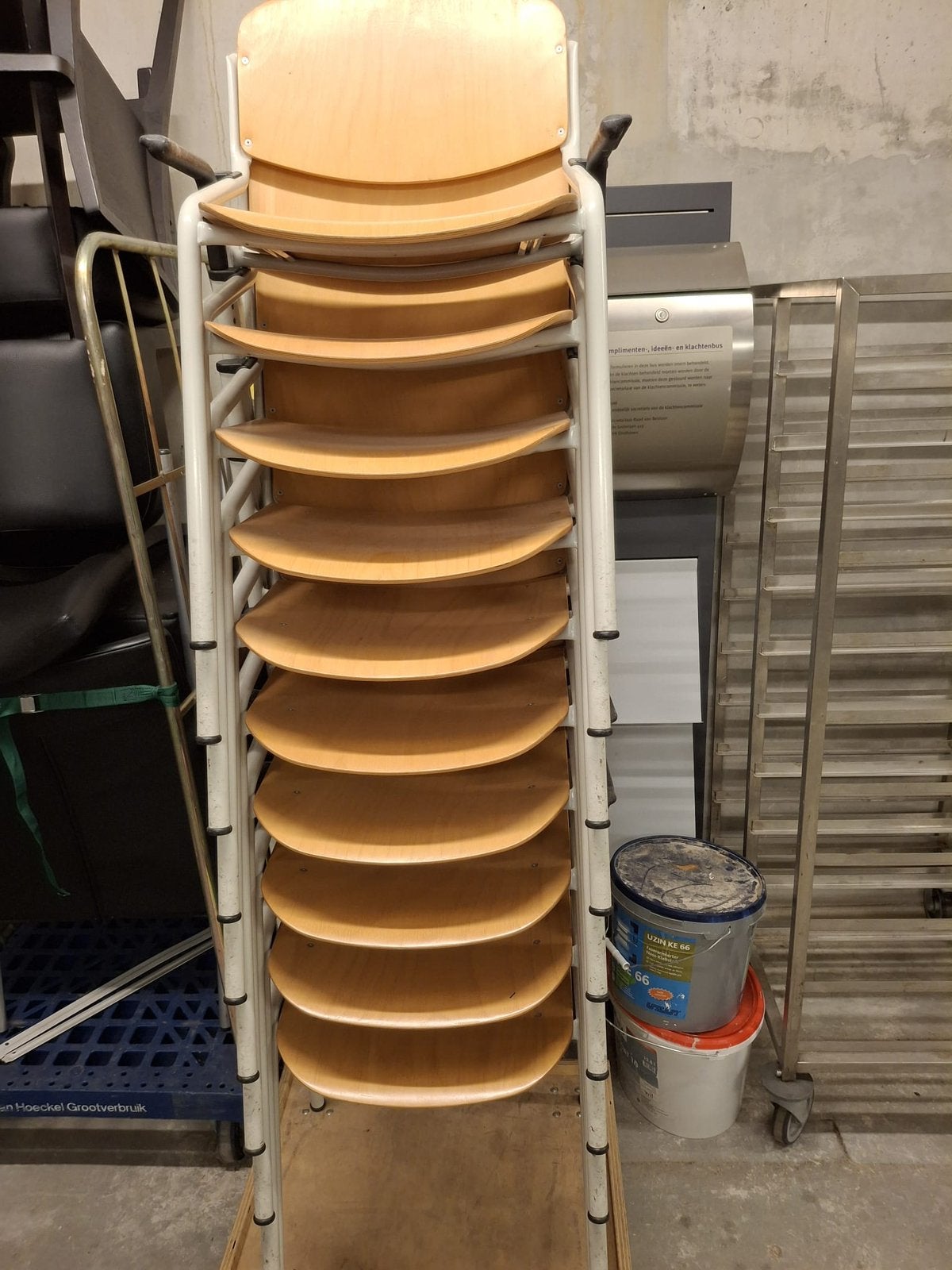 16 stoelen, Ophalen, Gebruikt
