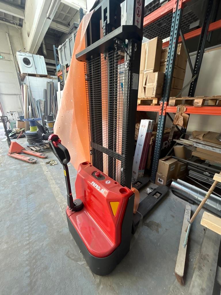 Stapelaar zo goed als nieuw, 1000 tot 2000 kg, Ophalen, Elektrisch, Stapelaar