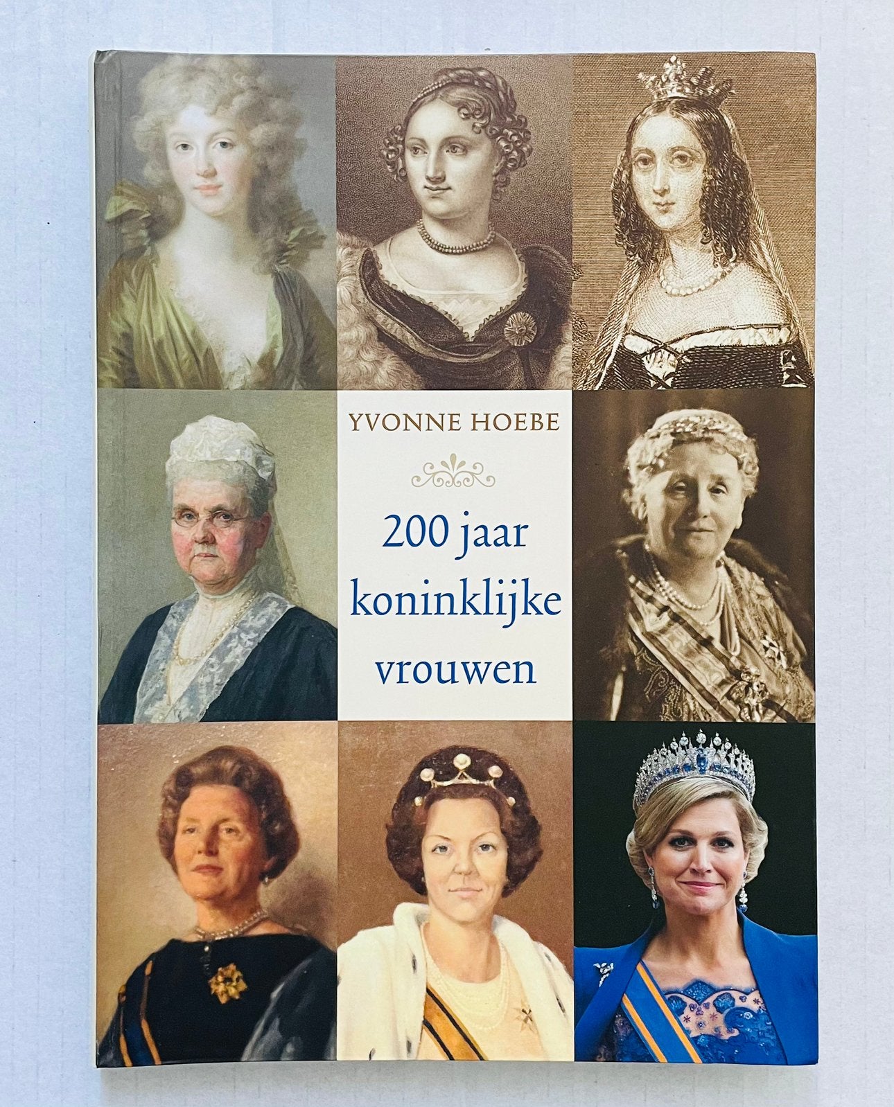 Yvonne Hoebe - 200 jaar koninklijke vrouwen, Ophalen of Verzenden, Zo goed als nieuw, Nederland, Yvonne Hoebe