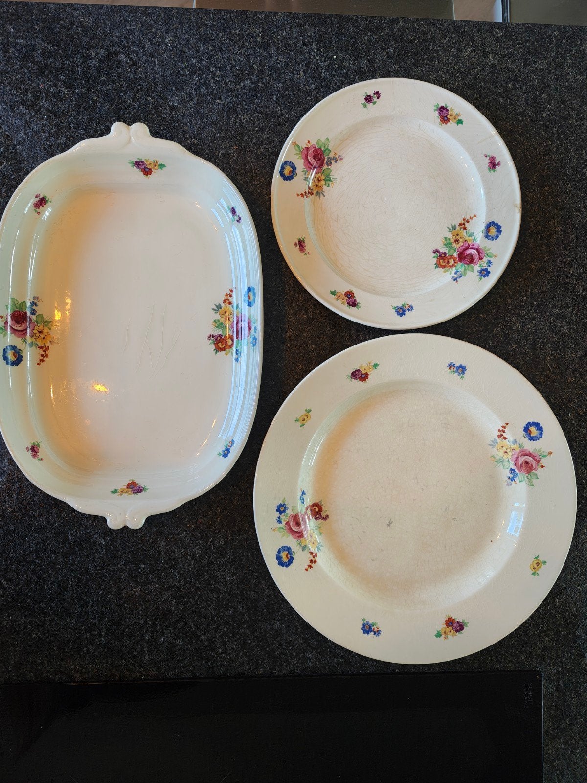 1940s Petrus Regout "Boudewijn" schaal met Pioenroos decor, Antiek en Kunst, Ophalen of Verzenden