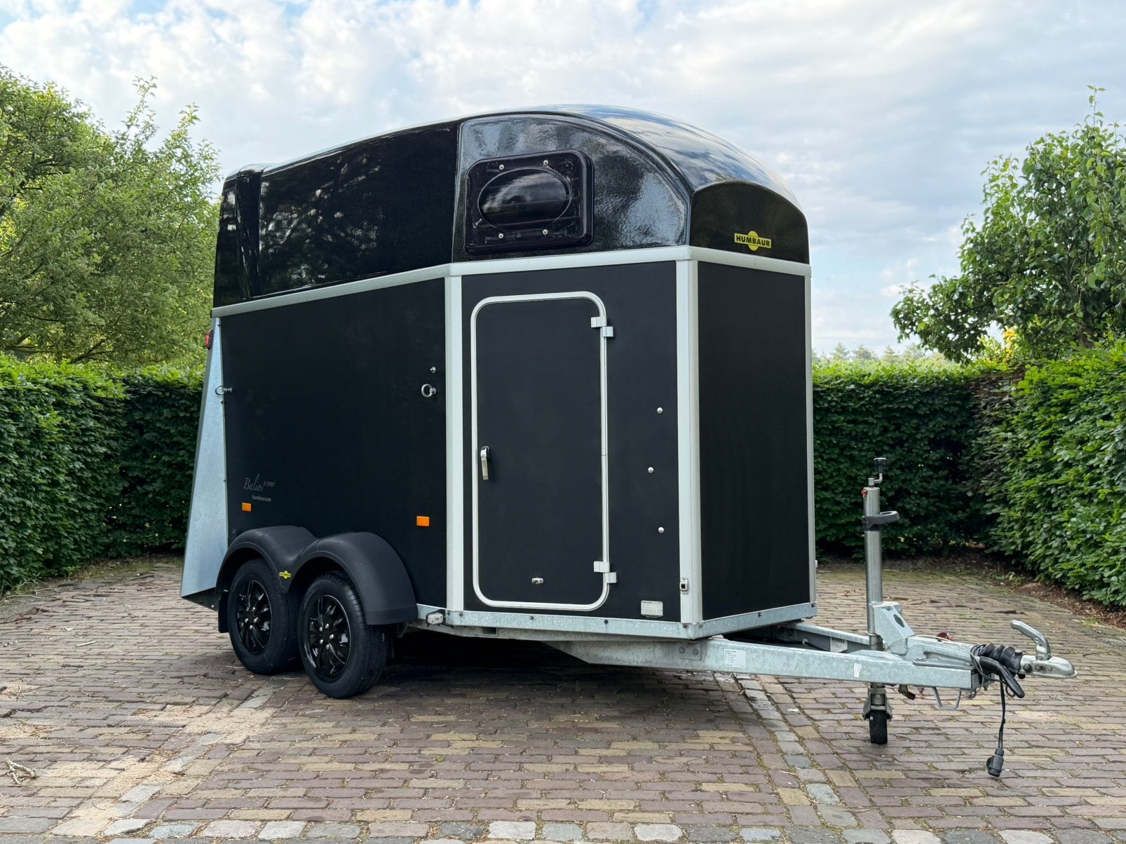 Prachtig mooie 2 paards humbaur met zadelkamer, Dieren en Toebehoren, Paarden en Pony's | Trailers en Aanhangwagens, Ophalen, Zo goed als nieuw
