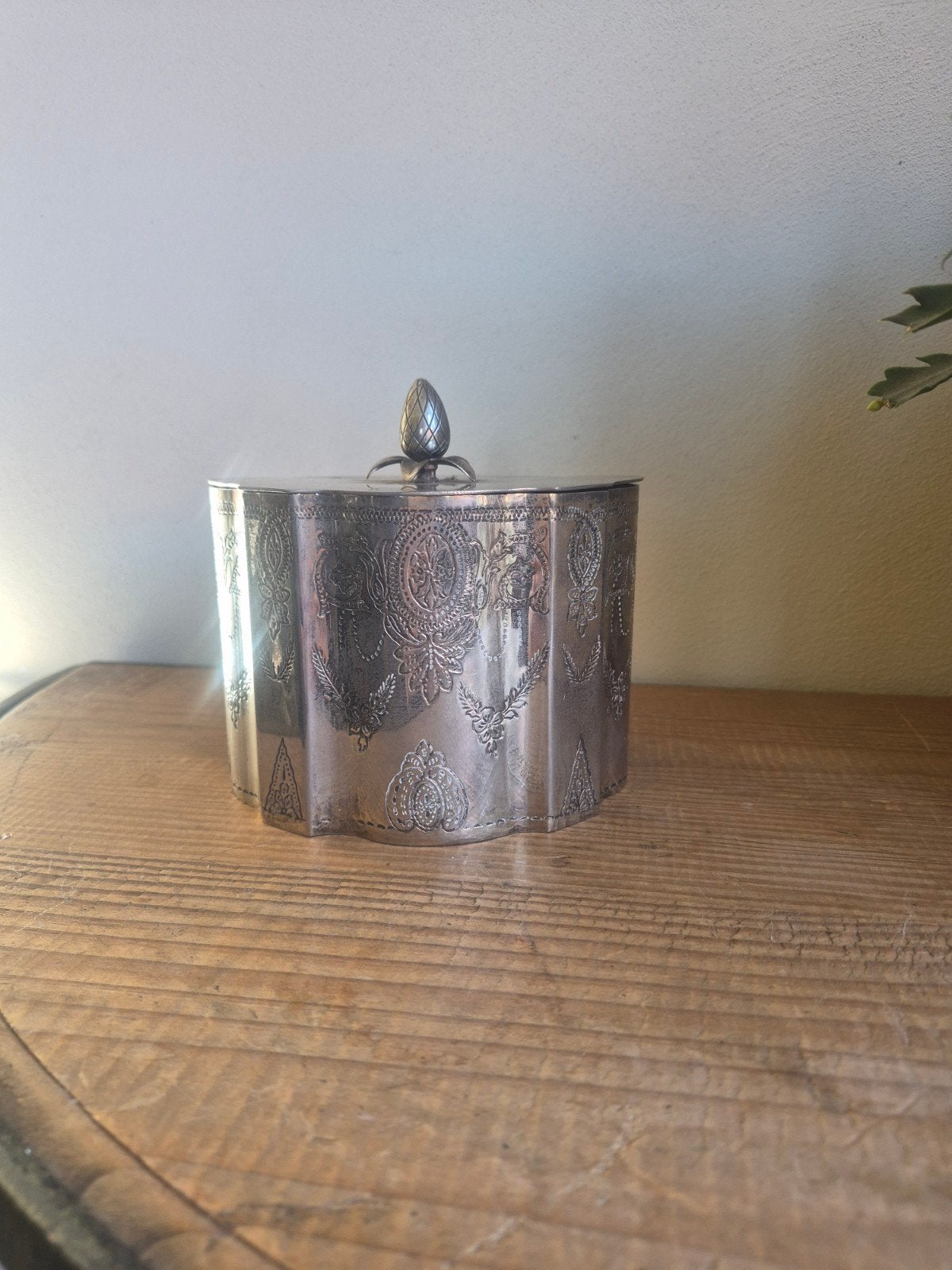 Antieke verzilverde Theedoos met Sierlijke Graveringen, Ophalen of Verzenden, Zilver