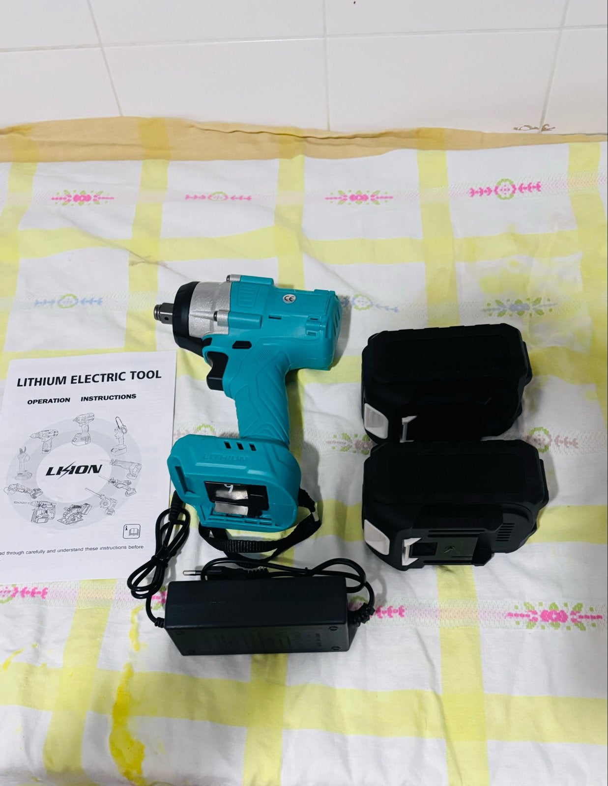 Nieuwe Slagmoersleutel met Twee Accu's, 600 watt of meer, Variabele snelheid, Overige typen, Nieuw