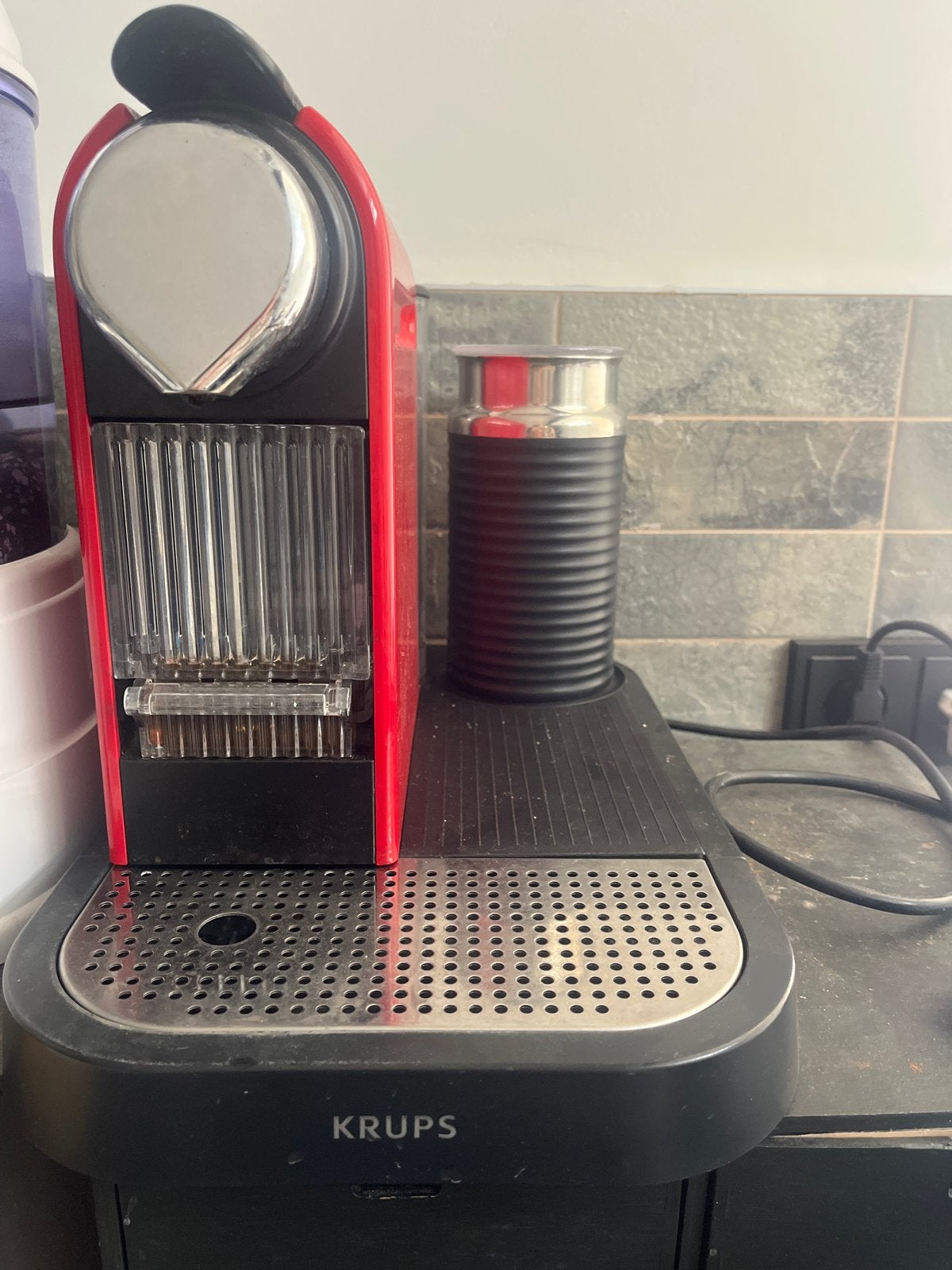 Nespresso Krups koffiezetapparaat met cups, Ophalen, Gebruikt, Espresso apparaat, Koffiepads en cups