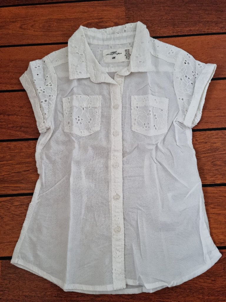 H&M LOGG blouse broderie maat 116 ** SUPER LEUK ** ZGAN **, Kinderen en Baby's, Kinderkleding | Maat 116, Meisje, H&M, Overhemd of Blouse