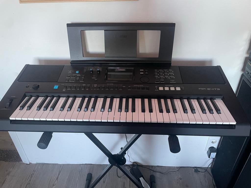 Yamaha PSR-E473 keyboard + Stagg sustainpedaal, Ophalen, 61 toetsen, Yamaha, Zo goed als nieuw
