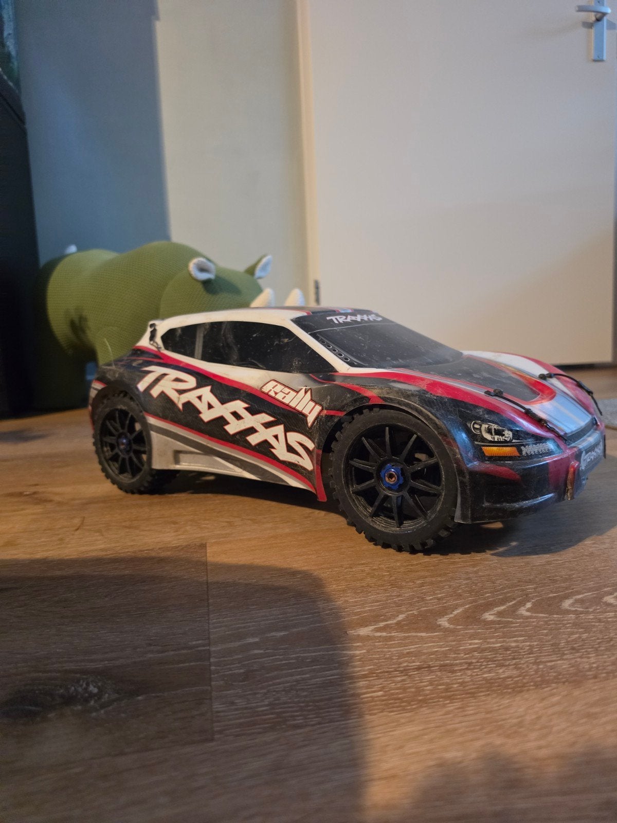 Traxxas Rally RC Auto - Gebruikt, Elektrisch, 1:1010 Schaal, Hobby en Vrije tijd, Modelbouw | Radiografisch | Auto's, Gebruikt