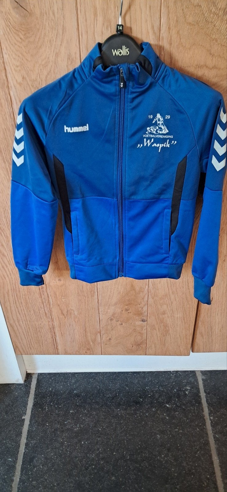 Voetbal trainingsjack VV Waspik maat 128 Hummel, Sport en Fitness, Maat XS of kleiner, Ophalen, Zo goed als nieuw, Trainingspak