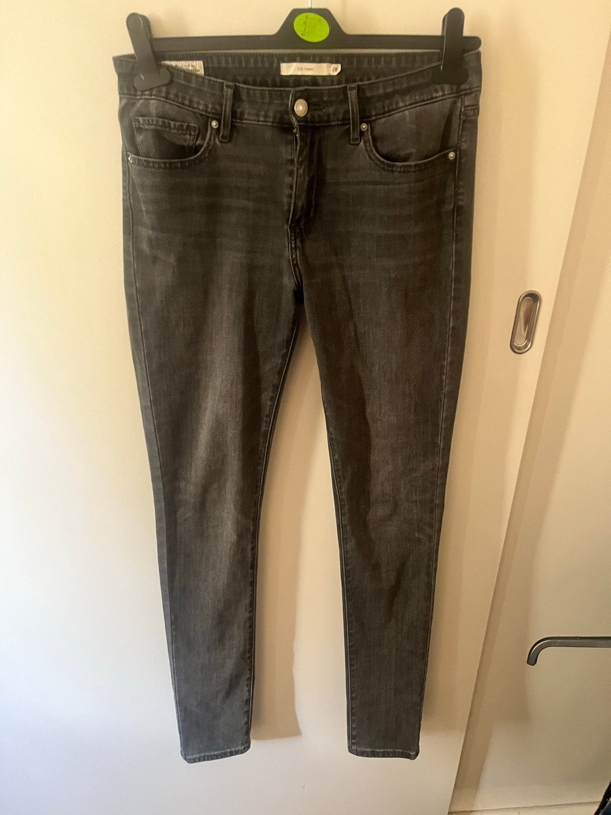 Levi's 711 Skinny Jeans W28 L32 - Grijs, Ophalen of Verzenden, Zo goed als nieuw, Grijs, W28 - W29 (confectie 36)