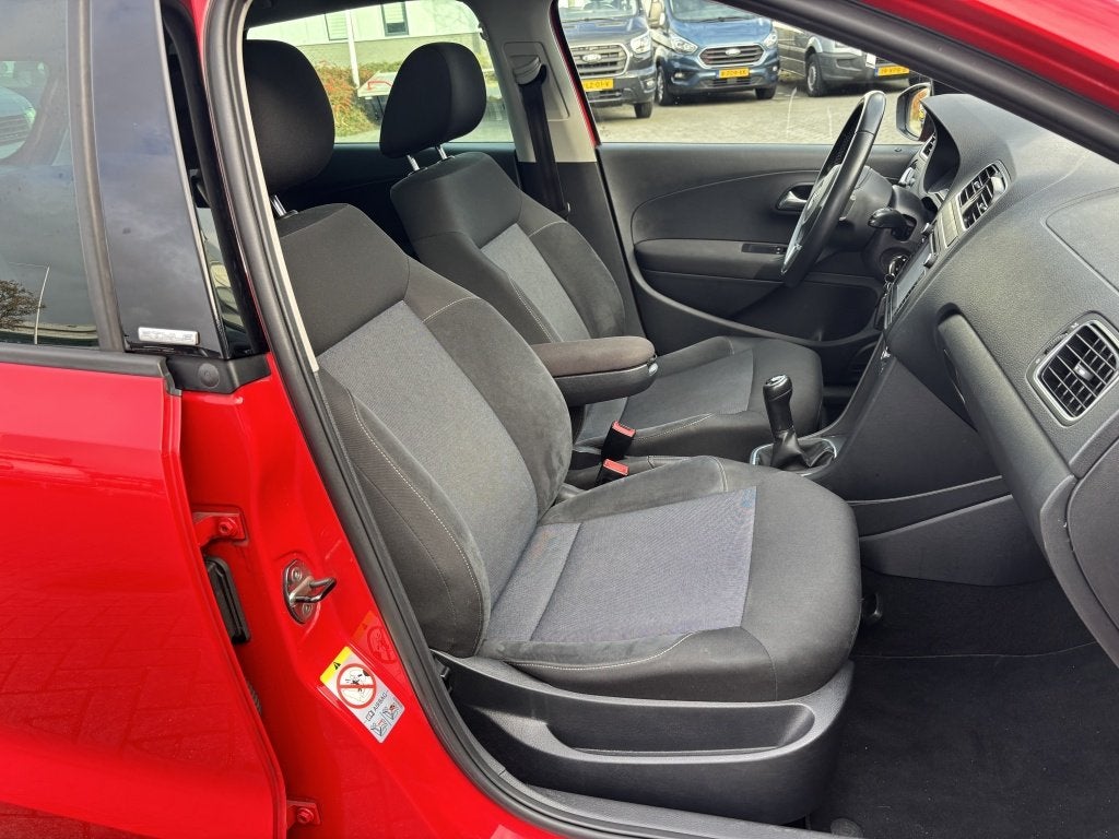 Volkswagen Polo 1.2 Comfortline Panorama Cruise Parkeersenso, Voorwielaandrijving, Euro 5, Gebruikt, Zwart
