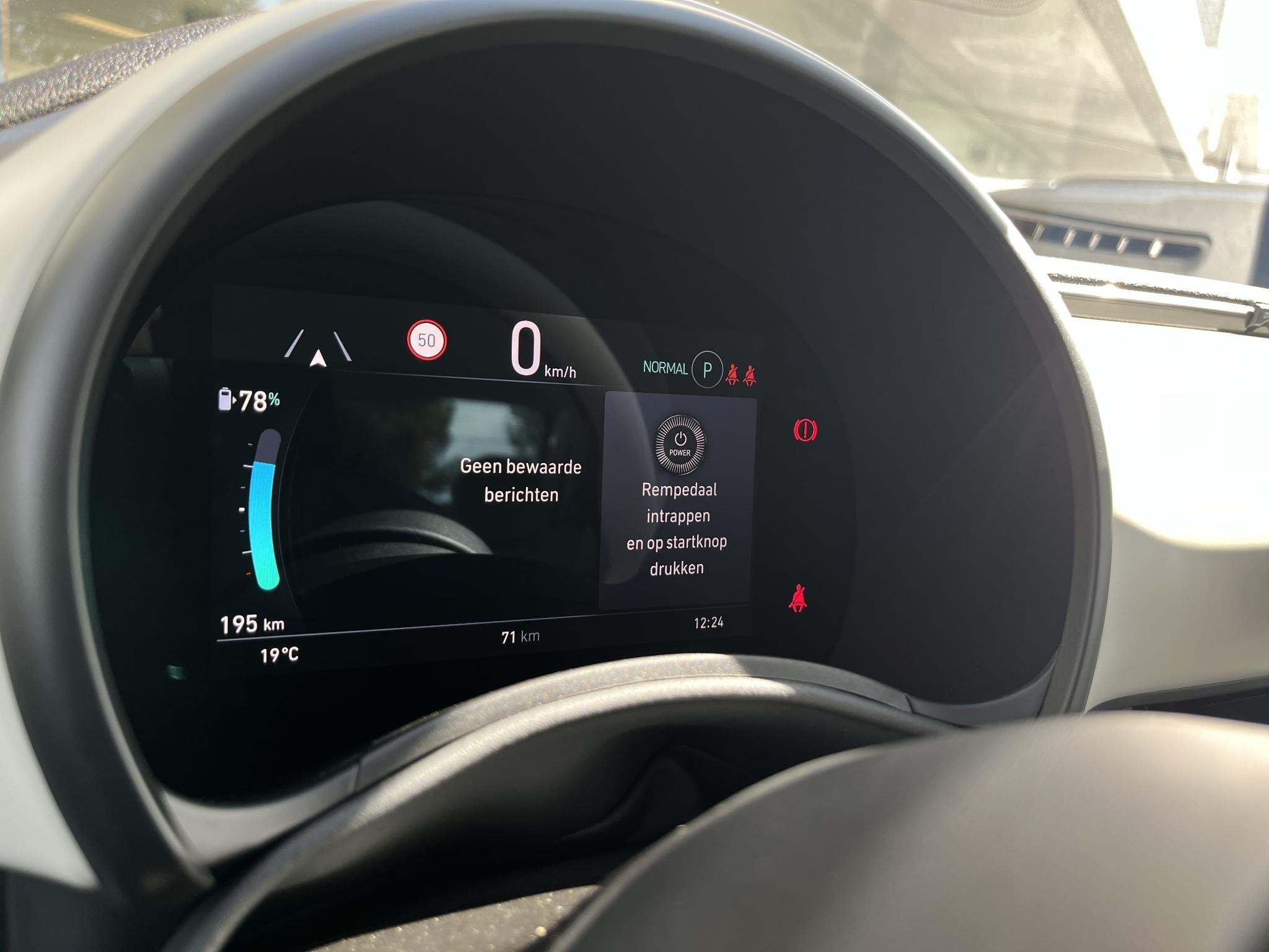 Fiat 500e La Prima 42 kWh | Panoramadak | Apple-Android | Pa, Auto's, Gebruikt, 118 pk, 4 stoelen, Origineel Nederlands