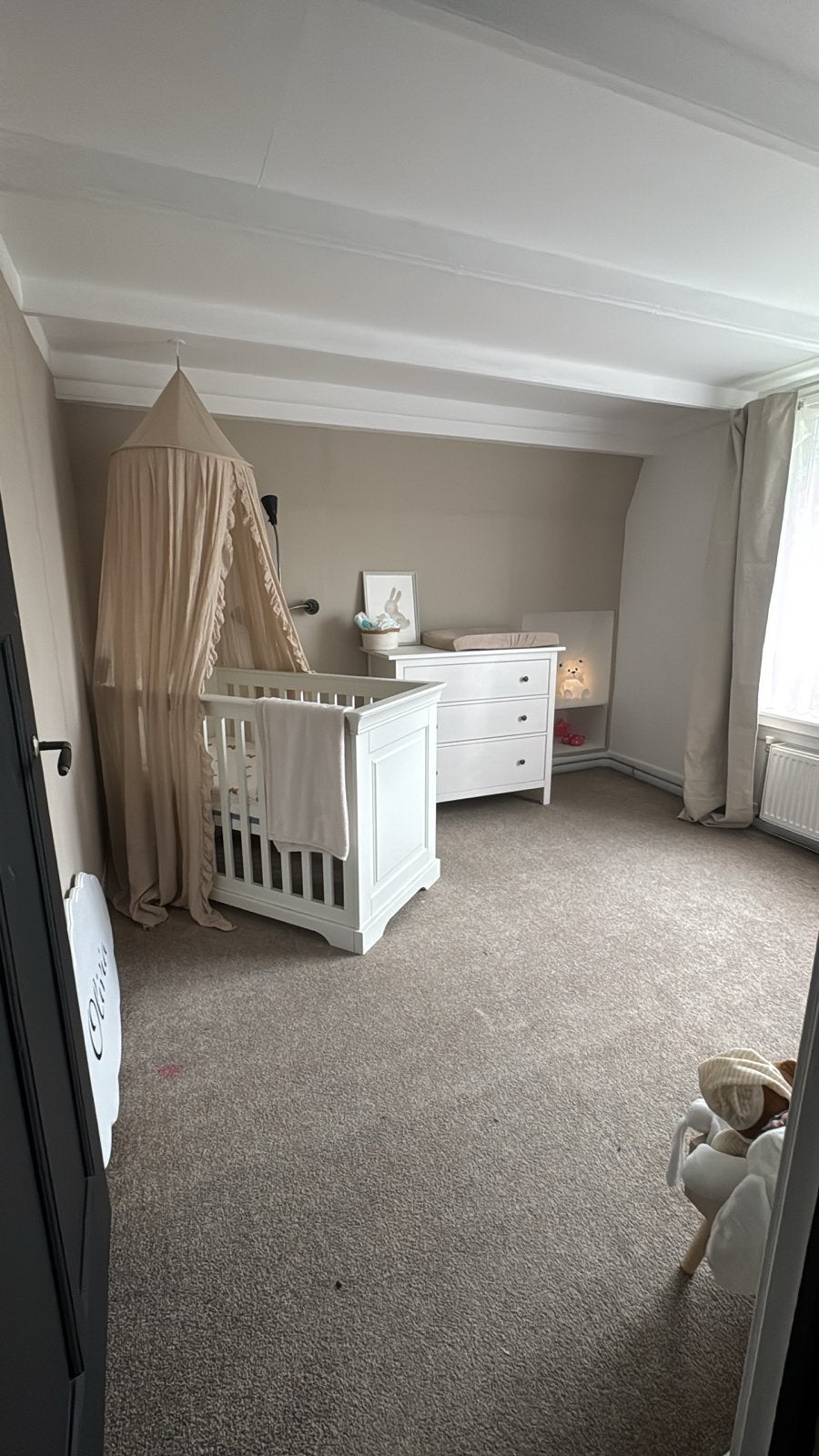 Complete Kinderkamer: Ledikant met klamboe en commode, Ophalen, Zo goed als nieuw, Jongetje of Meisje