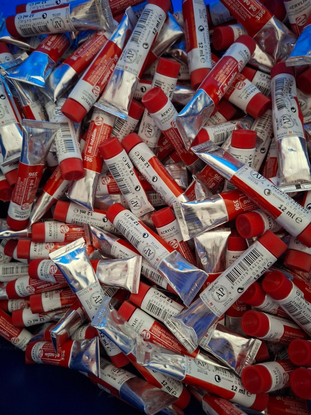 Te koop heel veel tubes rode acrylverf €0,50 per stuk, Ophalen, Nieuw