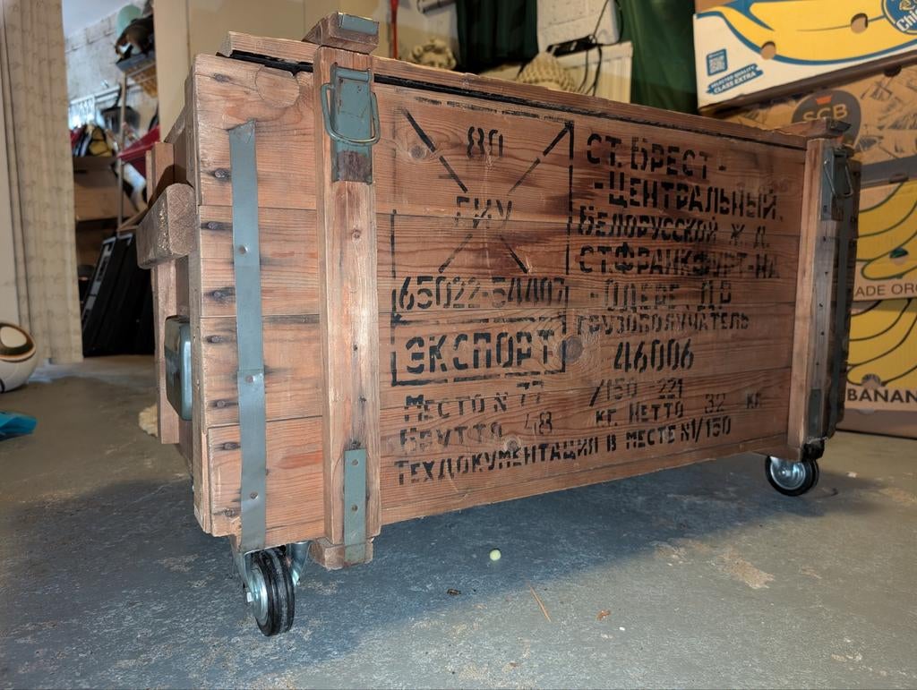 Unieke houten munitiekist op wielen - Industriële stijl, Huis en Inrichting, Woonaccessoires | Kisten, Gebruikt, 50 tot 100 cm