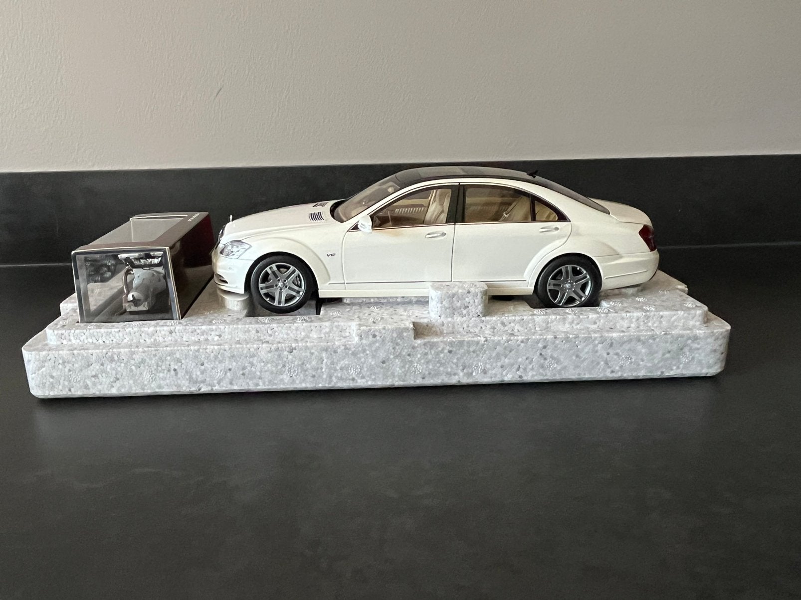 1:18 Motorhelix Mercedes-Benz S-Class S600L W221 (Wit), Ophalen of Verzenden, Nieuw, Auto, Overige merken