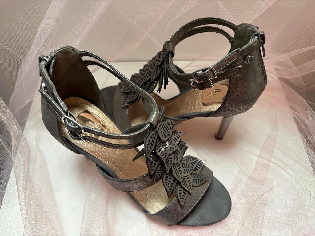 Bull Boxer Naaldhakken 10cm, Kleding | Dames, Schoenen, Gedragen, Schoenen met hoge hakken, Grijs, Ophalen of Verzenden