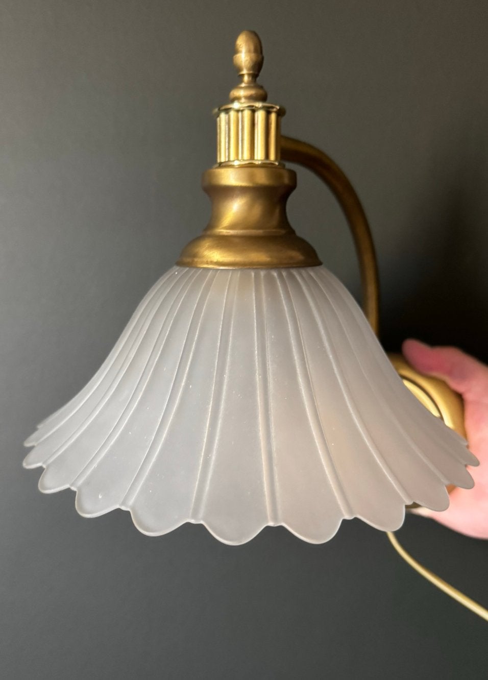Vintage Frantzen wandlamp met messing en glazen kap, Ophalen of Verzenden