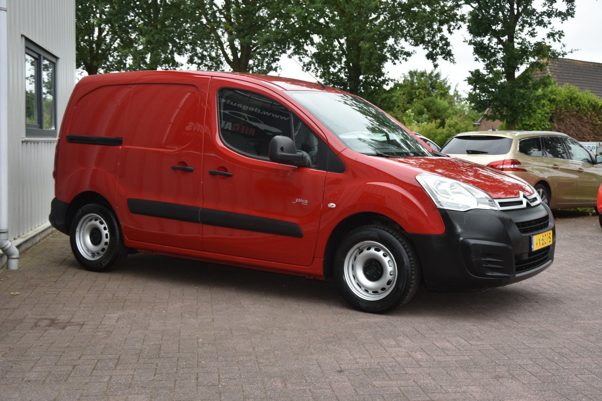 Citroën Berlingo 1.6 BlueHDI 75 Club. Trekhaak, Cruise cont, Voorwielaandrijving, Gebruikt, 4 cilinders, Citroën