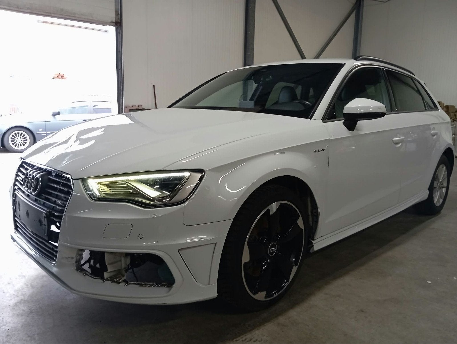 Audi A3 1.4 Tfsi 204pk E-tron Phev S Tronic 2015 Wit, Auto's, 4 cilinders, Wit, Hybride Elektrisch/Benzine, 149 pk