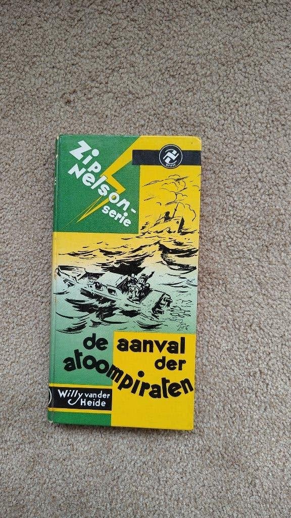 Willie van der Heide: De aanval der Atoompiraten, Boeken, Ophalen of Verzenden, Gelezen, Willie van der Heide