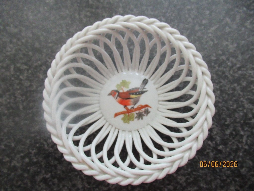 PORSELEIN MANDJE-HEREND HUNGARY HANDPAINTED-ROTHSCHILD BIRD, Ophalen of Verzenden