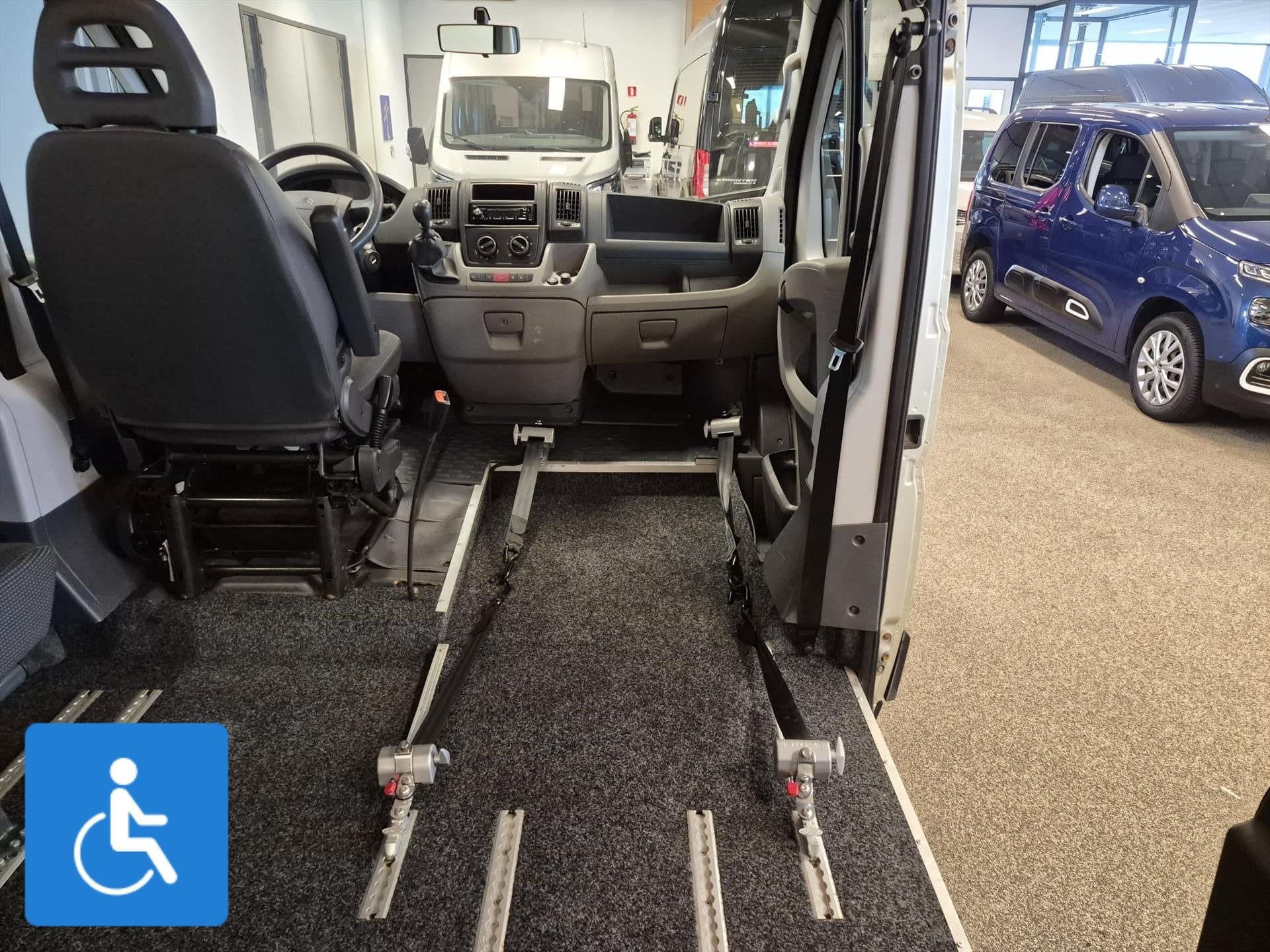 Citroen Jumper L1H1 Rolstoelbus - Rolstoel voorin, Auto's, 12 maanden, Gebruikt, Zwart, 14 km/l