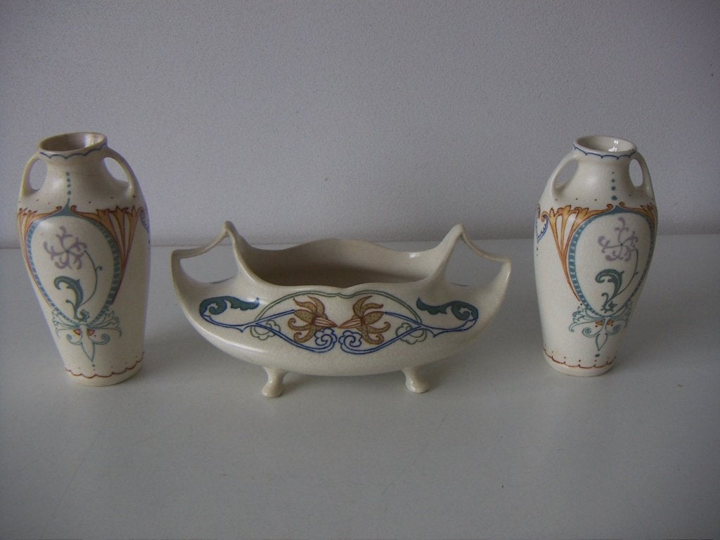 Design Lineair. Arnhem plateel keramiek vazen jr.ca. 1910., Antiek en Kunst, Kunst | Designobjecten, Vaas, Ophalen of Verzenden