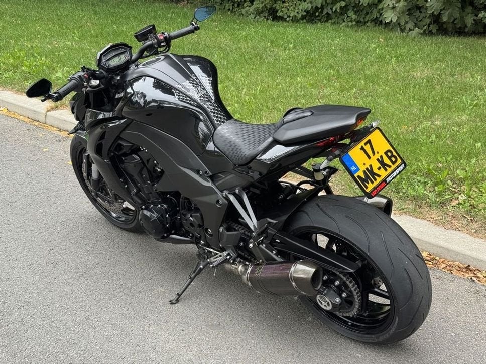 Kawasaki Z1000 | Black on Black | Akrapovic, Kawasaki, 4 cilinders, Motorrijbewijs A, Bedrijf
