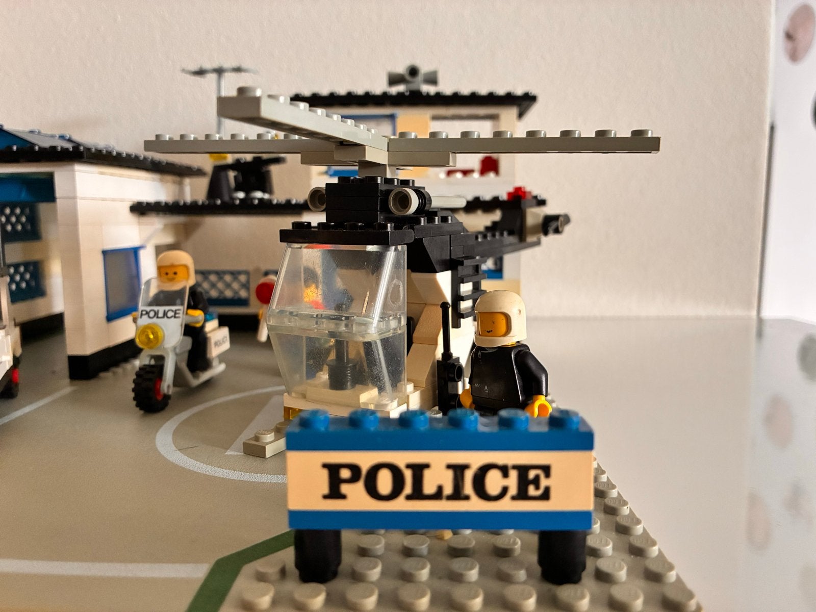 LEGO Classic Politiebureau 6384 met helikopter en auto, Ophalen of Verzenden, Gebruikt, Overige merken