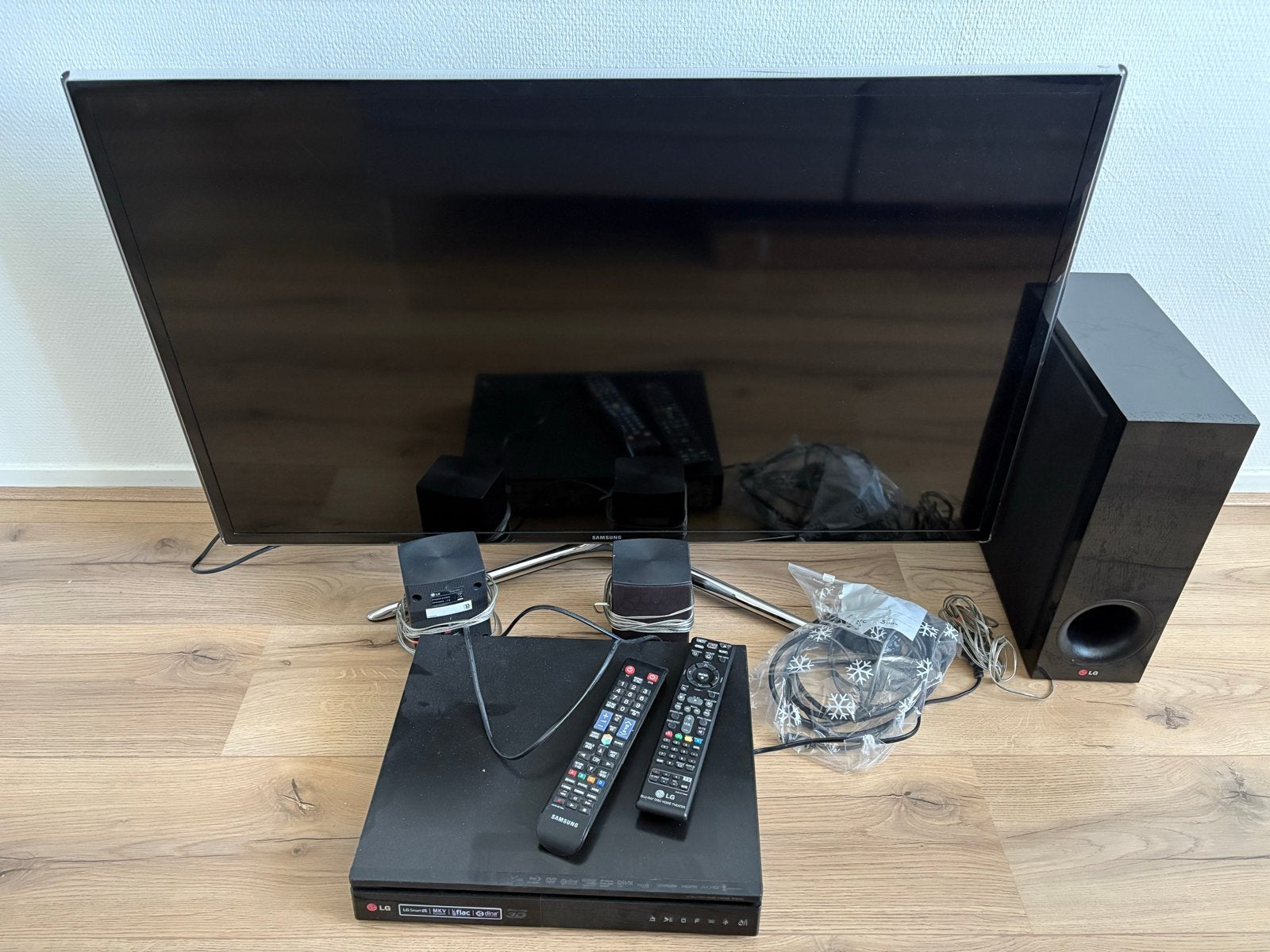 Samsung Smart tv plus LG Home Cinema set, Audio, Tv en Foto, Ophalen, LED, 50 Hz, Zo goed als nieuw