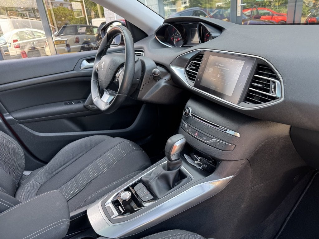 Peugeot 308 SW 1.2 PureTech Allure Pano Automaat NAP Distri, Auto's, Automaat, Gebruikt, Euro 6, 1199 cc
