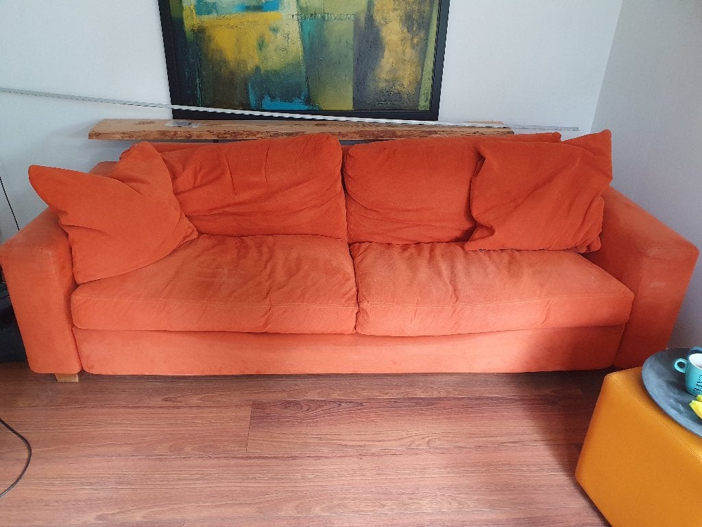 suede oranje bank, Huis en Inrichting, Ophalen, Gebruikt, Driepersoons, Rechte bank