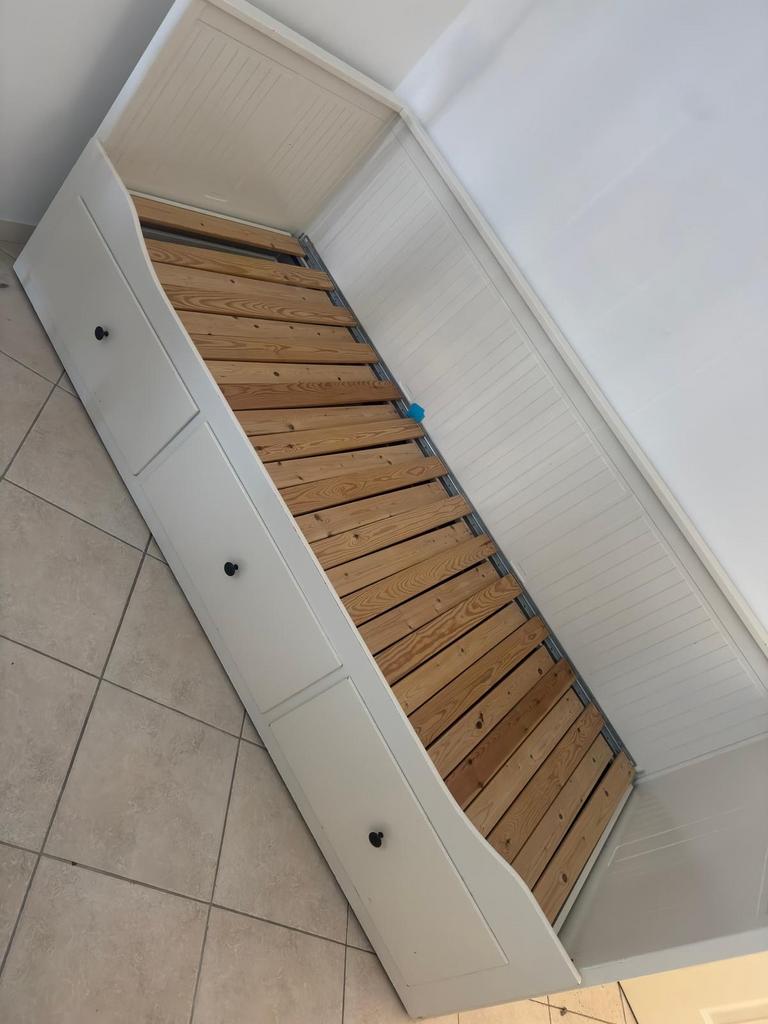 Ikea uitschuifbaar bed met opberglades, bedbank, Ophalen, Eenpersoons, Wit, Zo goed als nieuw