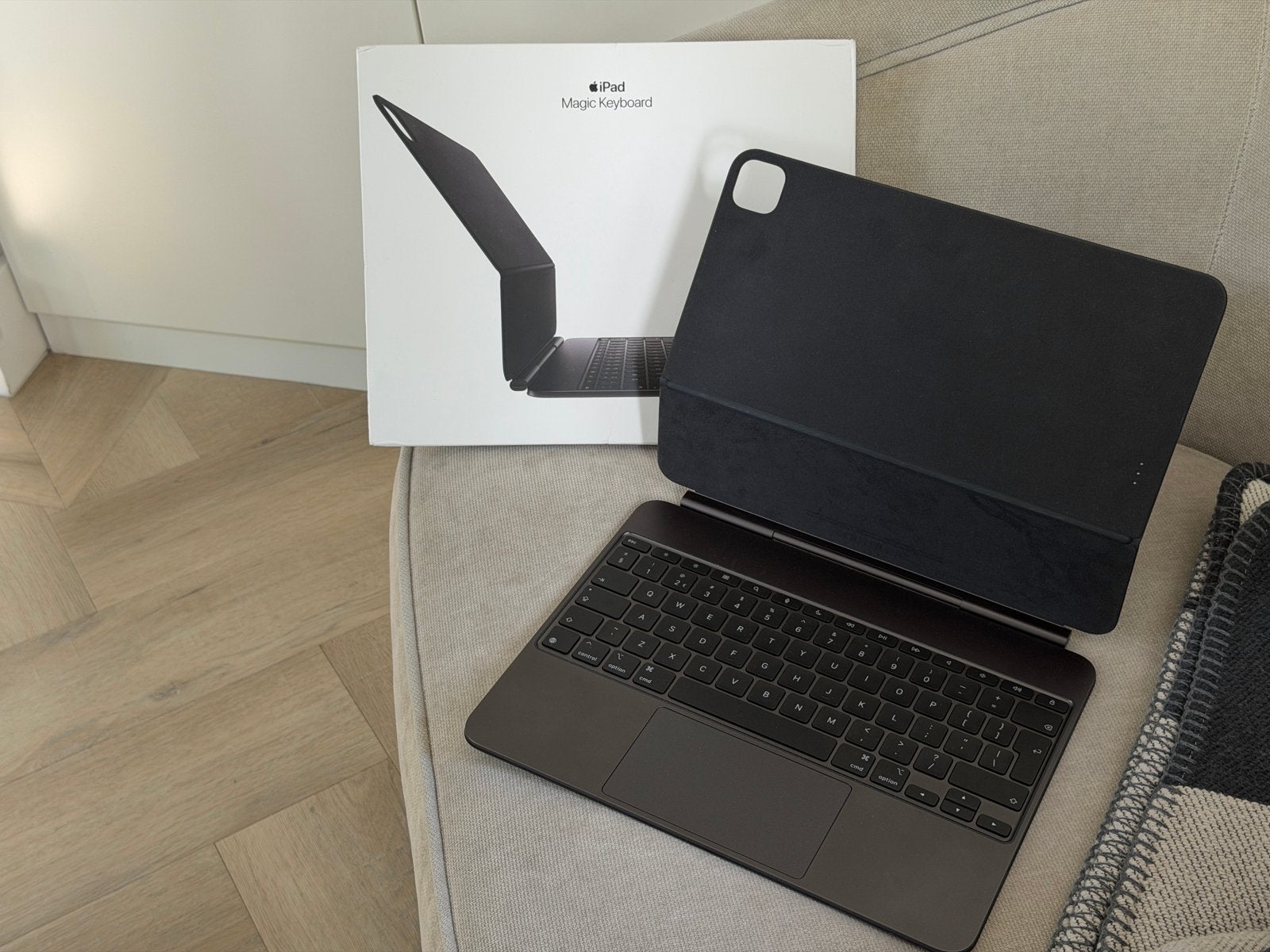 NIEUW - Apple iPad Pro 13 inch M4 M5 Magic Keyboard, Computers en Software, Tablet-hoezen, 13 inch of meer, Nieuw, Bescherming voor- en achterkant