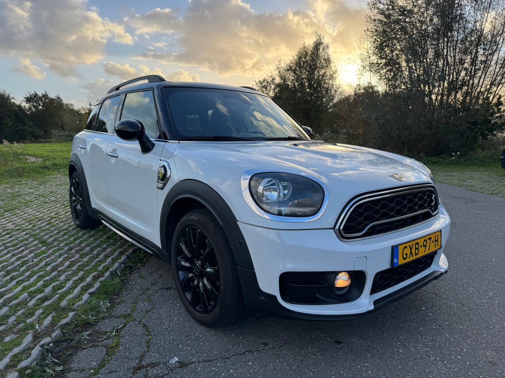 MINI Countryman Cooper SE ALL4 Chili | Zeer nette staat, Auto's, 136 pk, Countryman, Wit, Plug-in hybride