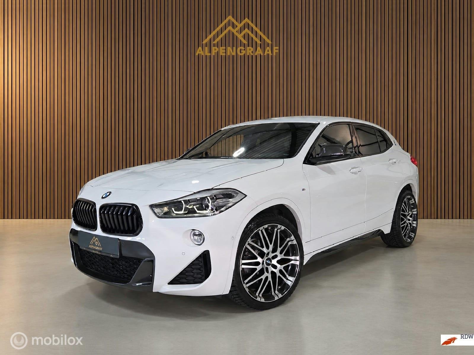 BMW X2 sDrive18i Executive M-Sport Oxigin, Auto's, Dealer onderhouden, Gebruikt, Wit, Bedrijf