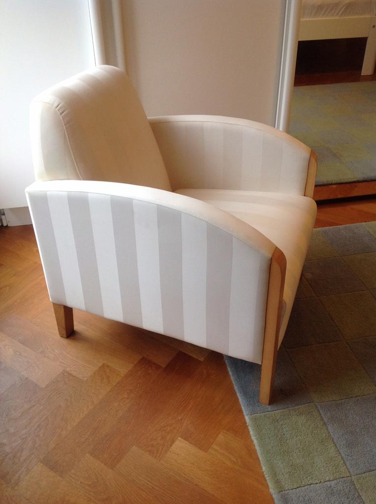 2 IDENTIEKE “FAUTEUILTJES”hebben een nieuw stofje nodig., Huis en Inrichting, Fauteuils, Ophalen of Verzenden, 75 tot 100 cm, 50 tot 75 cm