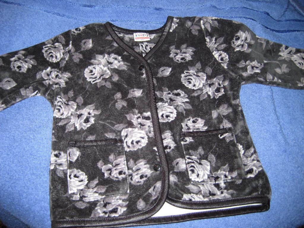 Grijs vestje met bloemen, 86 (131), Kinderen en Baby's, Babykleding | Maat 86, Ophalen of Verzenden, Zo goed als nieuw, Meisje