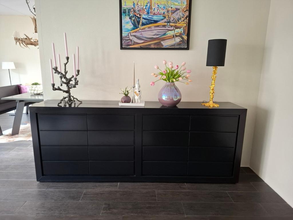 Dressoir van massief eiken zwart., Huis en Inrichting, Kasten | Dressoirs, Ophalen, Gebruikt, Eikenhout, 200 cm of meer