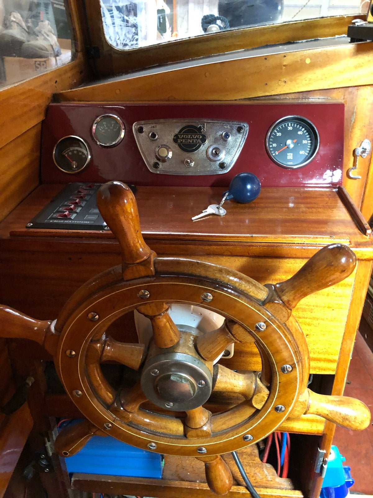 Foto 7 van Zweeds houten motorscheepje, mahonie op eiken, Volvo Penta