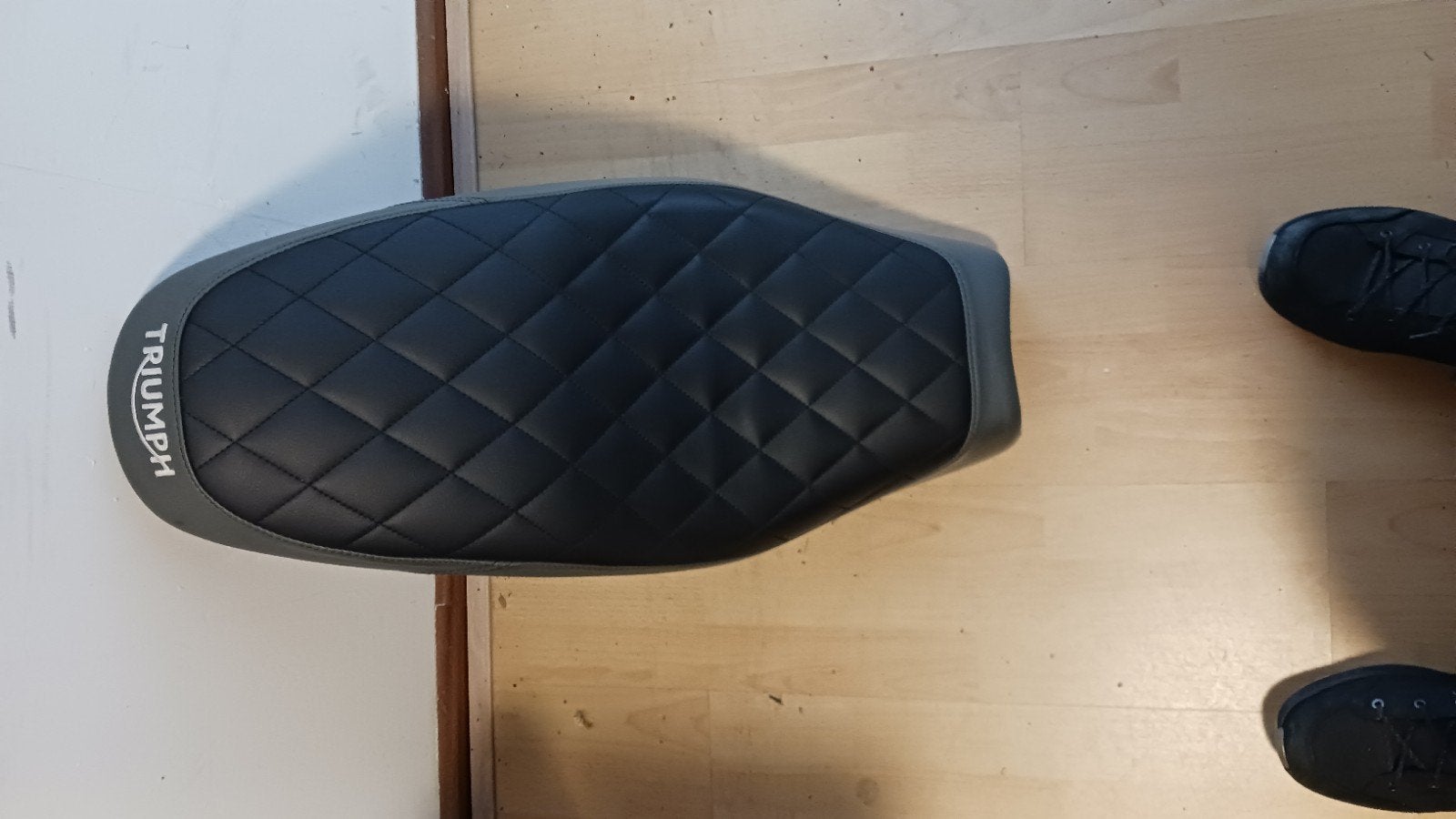 Triumph motorzadel - Comfortabel en stijlvol, Motoren, Onderdelen | Overige, Ophalen of Verzenden, Nieuw