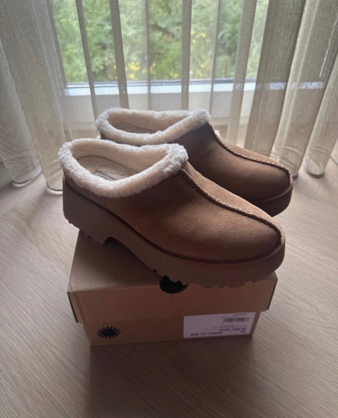 Nieuwe UGG New Heights Cozy Clog - Maat 40, Ophalen of Verzenden, Nieuw, Bruin, Pantoffels of Sloffen