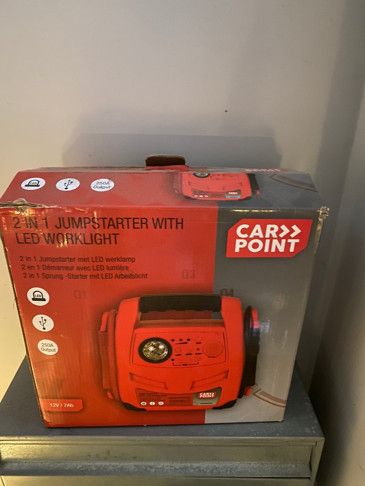 Carpoint 2-in-1 Jumpstarter met LED werklamp, Nieuw, Universele onderdelen