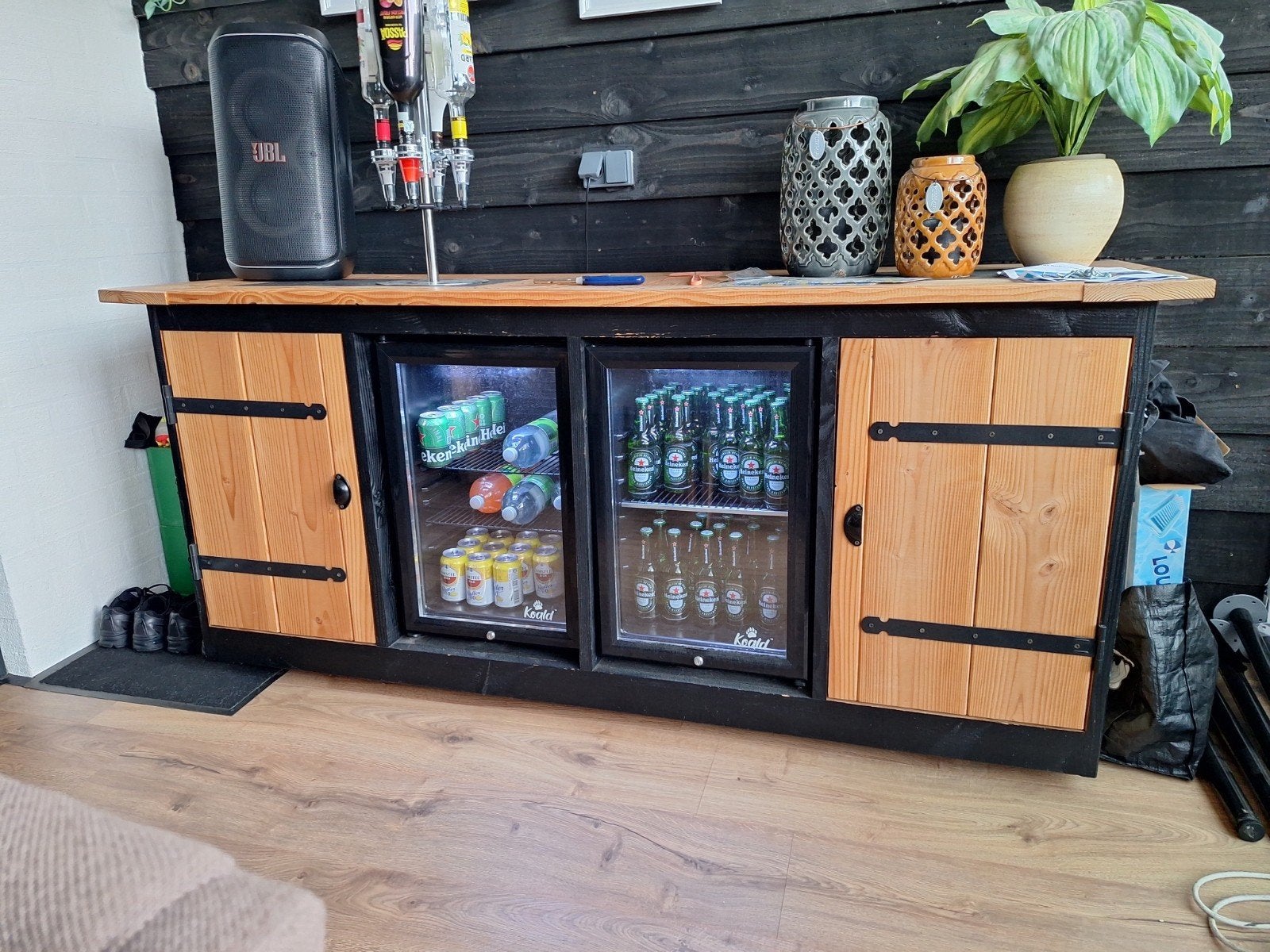 Buitenbar met koelkasten en wielen, Ophalen, Gebruikt