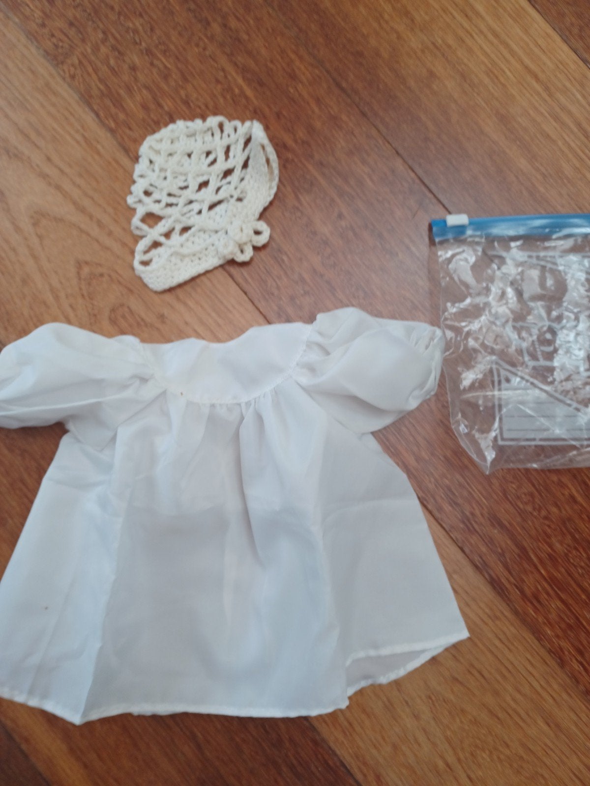 Witte poppenjurk met gehaakt mutsje, Ophalen of Verzenden, Zo goed als nieuw, Onbekend, Jongetje of Meisje