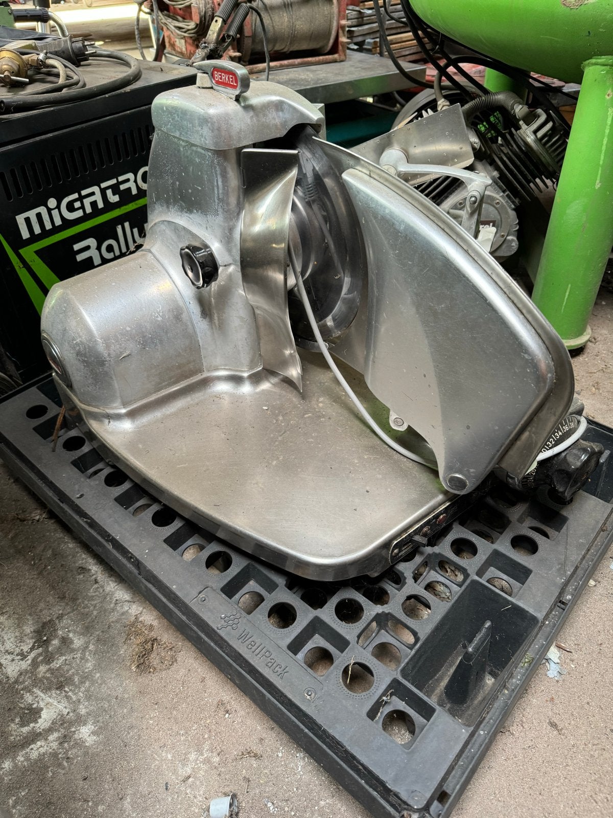 Berkel snijmachine 834 - Werkend, 220V, Ophalen, O, O, O