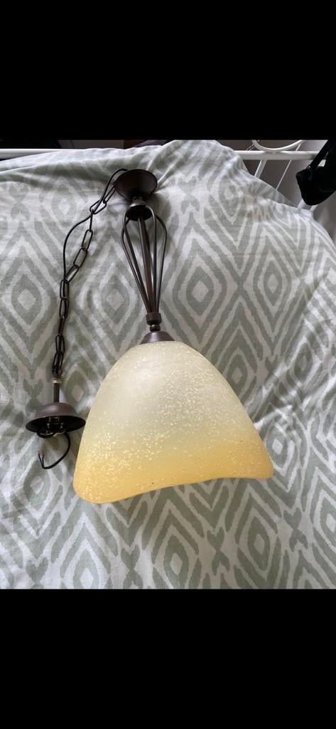 Mooie hanglamp met brons en geel glas, Ophalen of Verzenden, Zo goed als nieuw, Glas, Minder dan 50 cm