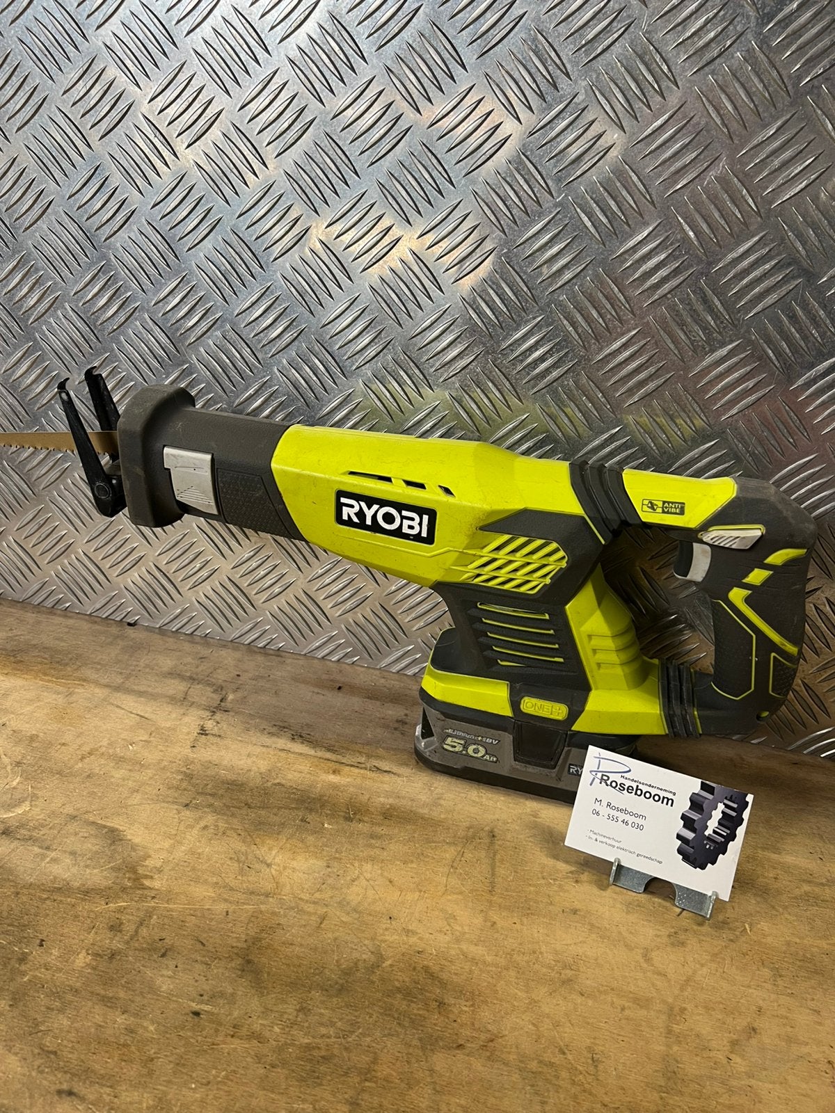 Ryobi accu reciprozaag met accu 5.0 ah werken beide goed, Gebruikt, 70 mm of meer, Ryobi, 600 tot 1200 watt