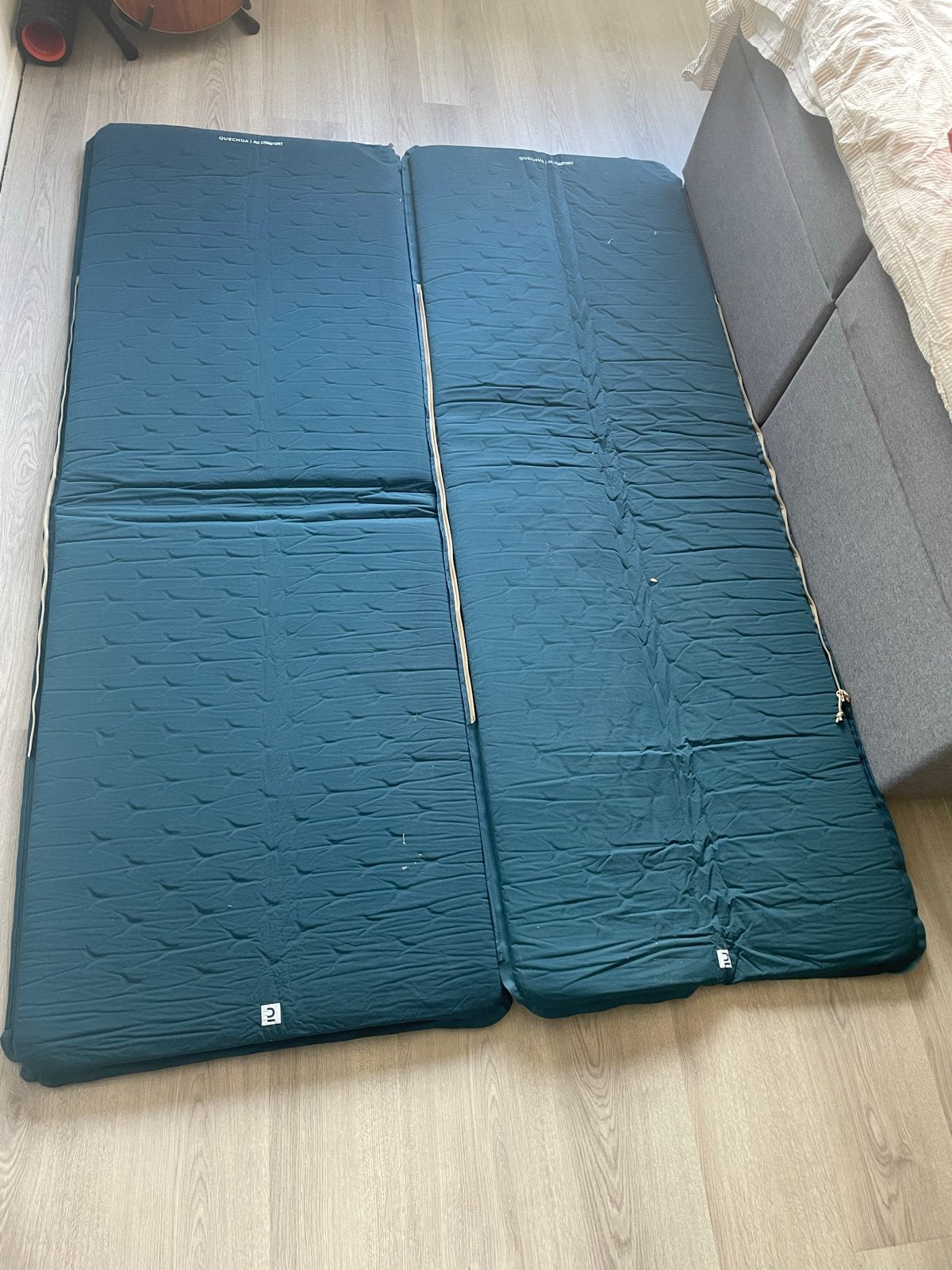 2x Quechua zelfopblazende slaapmatten - lek, Ophalen of Verzenden, Gebruikt, 1-persoons