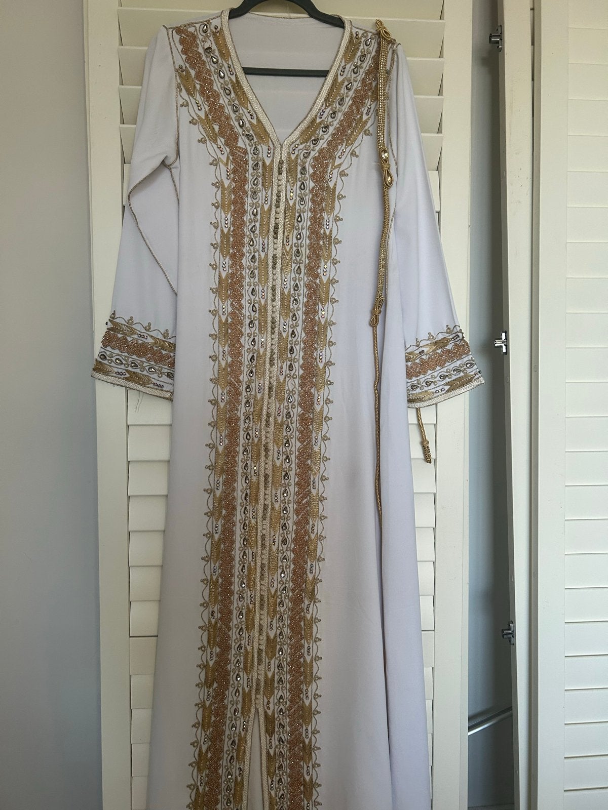 Prachtige witte kaftan met kralen en riem, maat S, Wit, Ophalen of Verzenden, Zo goed als nieuw, Maat 36 (S)